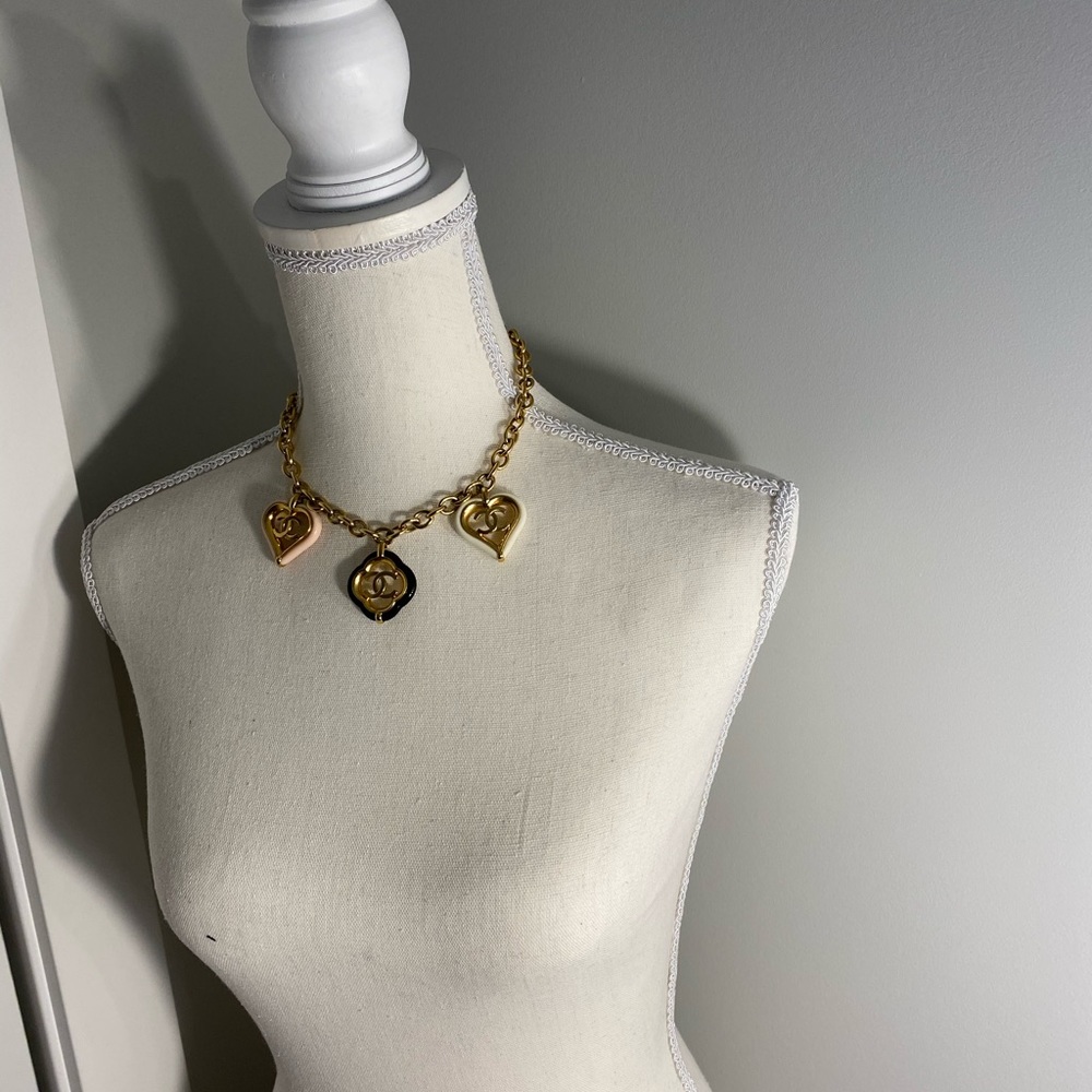 Chanel Chocker - Heart of Hearts - Authentic - Picture 4 of 11